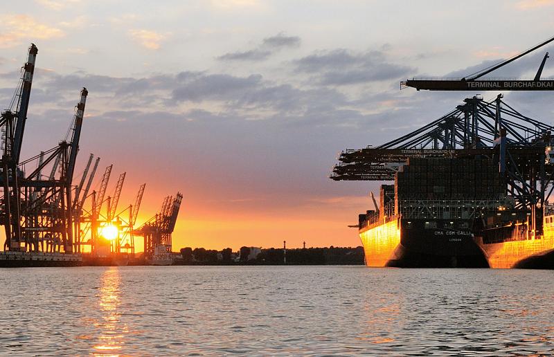 0862 untergehende Sonne im Hamburger Hafen - CMA CGM CALLISTO | Containerhafen Hamburg - Containerschiffe im Hamburger Hafen